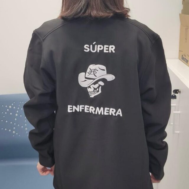 Softshell Súper Enfermera. Modelo Héroes del Silencio