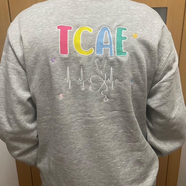 Sudadera TCAE. Modelo Corazón con Estrellitas