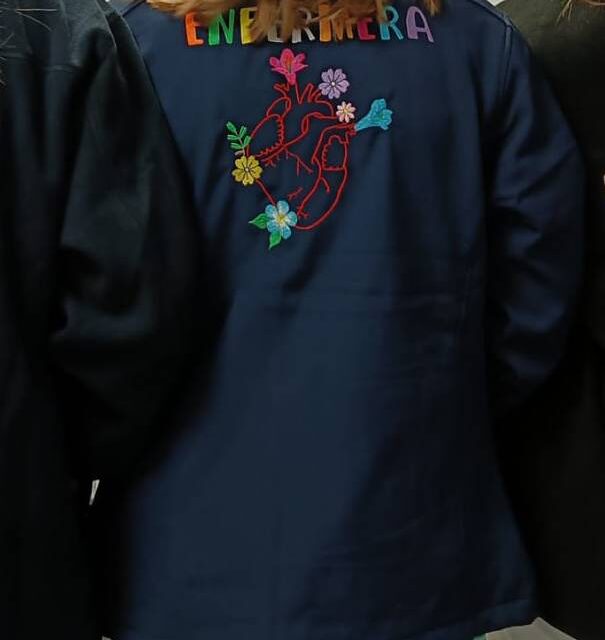 Softshell Enfermera. Modelo Modelo Corazón con Flores