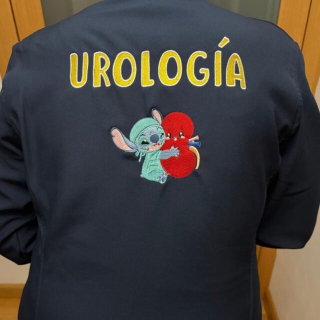 Softshell Urología. Modelo Stitch abrazando un riñón